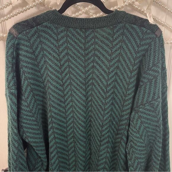Vintage Impact Green and Black V-Neck Sweater - Picture 8 of 8